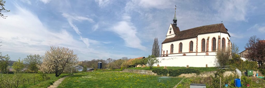 Kirche St. Chrischona ohne Kastanien im Frühling 2019