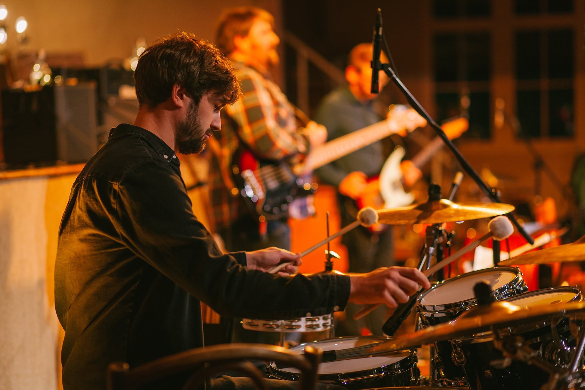 Eben-Ezer-Sessions am 18.10.2019: Marc Burger spielt Schlagzeug. (Foto: Knut Burmeister, ALLTAG)
