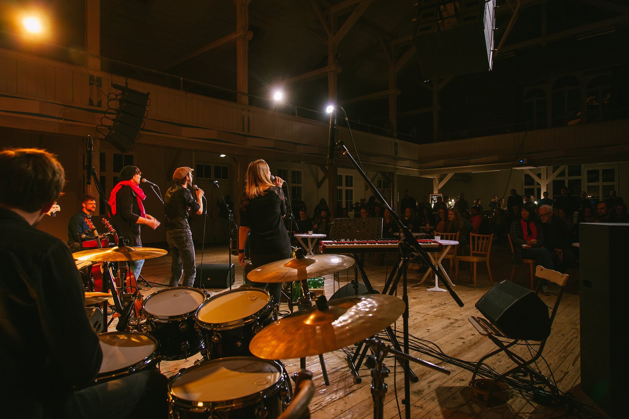 Eben-Ezer-Sessions am 18.10.2019: Band und Publilkum (Foto: Knut Burmeister, ALLTAG)