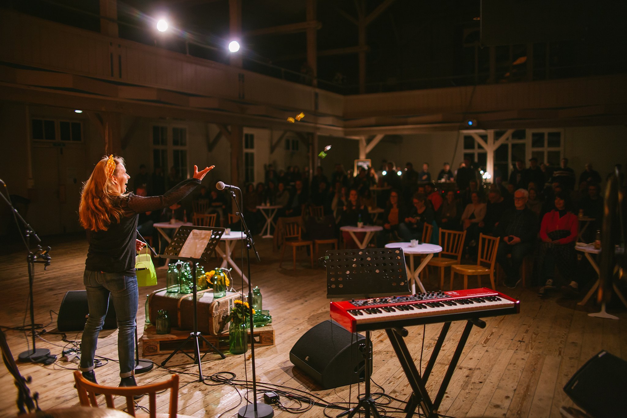 Eben-Ezer-Sessions am 18.10.2019: Das Publikum in der Eben-Ezer-Halle hat Freude an den Darbietungen der tsc-Bands. (Foto: Knut Burmeister, ALLTAG)