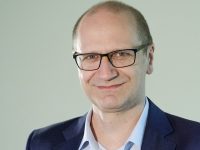 Dr. Dr. Beat Schweitzer, Studiengangsleiter Kommunikative Theologie am tsc (4zu3) Dr. Dr. Beat Schweitzer, Studiengangsleiter Kommunikative Theologie am tsc (4zu3)