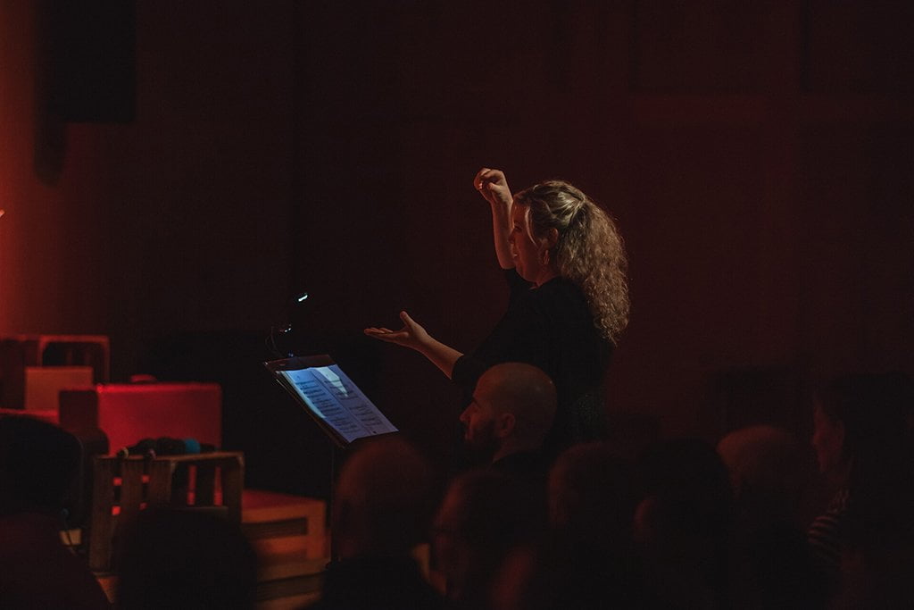Adventskonzert des tsc-Chors am 30.11.2019: Susanne Hagen dirigiert (Foto: Knut Burmeister, ALLTAG)