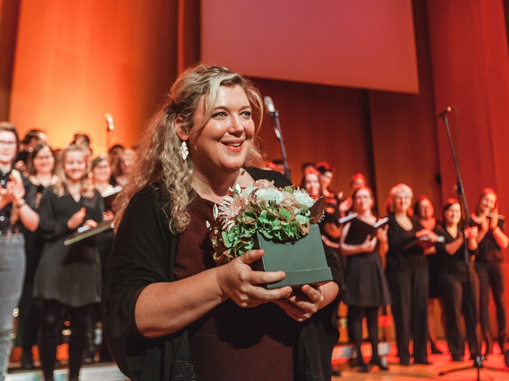 Adventskonzert des tsc-Chors am 30.11.2019: Dank an Chorleiterin Susanne Hagen (Foto: Knut Burmeister, ALLTAG)