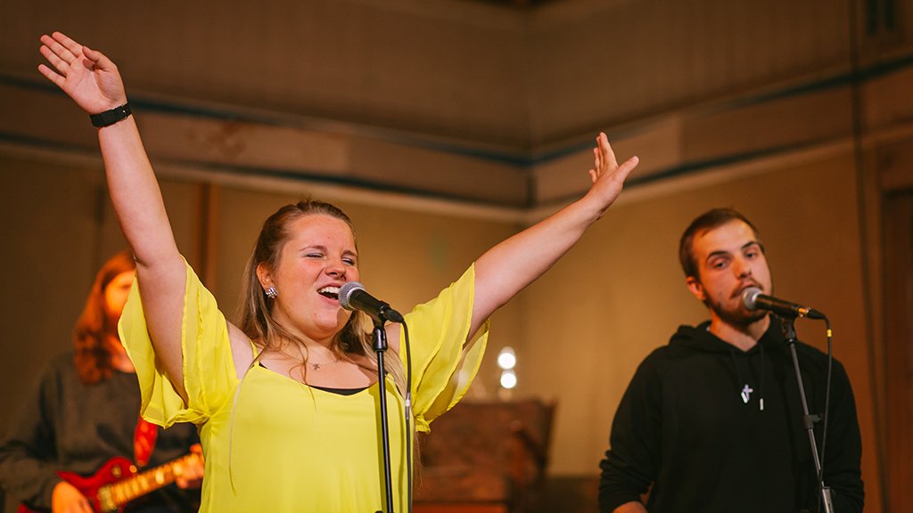 Jahreskurs-Schwerpunkt Worship Worship von Studierenden des Theologischen Seminars St. Chrischona. Im Jahreskurs kannst du den Schwerpunkt Worship wählen.