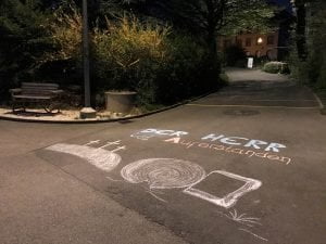 Der Herr ist auferstanden (Osterbotschaft 2020 mit Kreide)