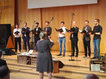 tsc-Aussendungsfeier 2020: Männer-Ensemble Das Männer-Ensemble des Studiengangs Theologie & Musik singt den Choral «Wunderbar ist Jesus».