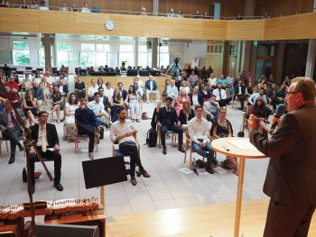 tsc-Aussendungsfeier 2020: Worte des Rektors an die Abschlussklasse «Geht als Lernende!», rät Rektor Dr. Benedikt Walker der Abschlussklasse 2020.