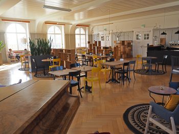 Für das Foodnote Coffeehouse wurde der ehemalige Speisesaal 1 im Brüderhaus umgebaut.