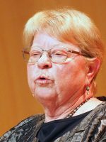 tsc-Jubiläumstreffen 2021: Elfriede Scharrer Elfriede Scharrer blickt auf ein vielfältiges Dienstleben zurück. Die tsc-Absolventin von 1971 engagiert sich stark in der Frauenarbeit.