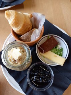 Der Probierteller wurde am Eröffnungstag des Foodnote Coffeehouse häufig bestellt.