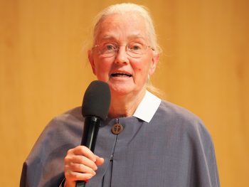 Schwester Hanni Bundrück berichtete an der Jubilarenfeier 2022 aus ihrem 60-jährigen Dienstleben.