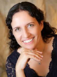 Dr. Debora Sommer ist Gastdozentin im Fernstudium Theologie des tsc sowie Autorin und Eventsprecherin.