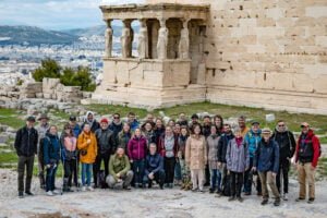 Über das gute Miteinander und wertvolle Einblicke in die biblischen Stätten Griechenlands freuen sich die Teilnehmerinnen und Teilnehmer der Studienreise.