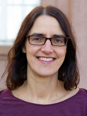 Rahel Bidlingmaier leitet den Bachelor-Studiengang Theologie & Pädagogik am TSC.