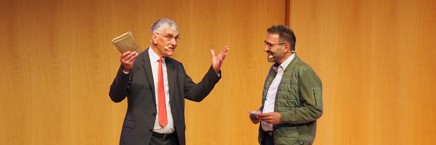 Der Theologieprofessor Hans-Joachim Eckstein (links) empfiehlt einen Glauben wie die ersten Christen mit einer verheissungsvollen Perspektive auf den Himmel.