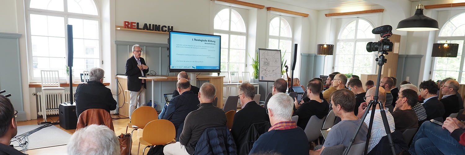 Beim Theologischen Forum diskutierten rund 70 Leitungspersonen aus Gemeinde-, Jugend- und Missionsverbänden und Bildungsinstitutionen, was sie gegen den Pastorenmangel tun können.