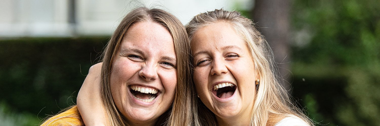 tsc-Infobroschüre 2022: Studentinnen (1500x500px)