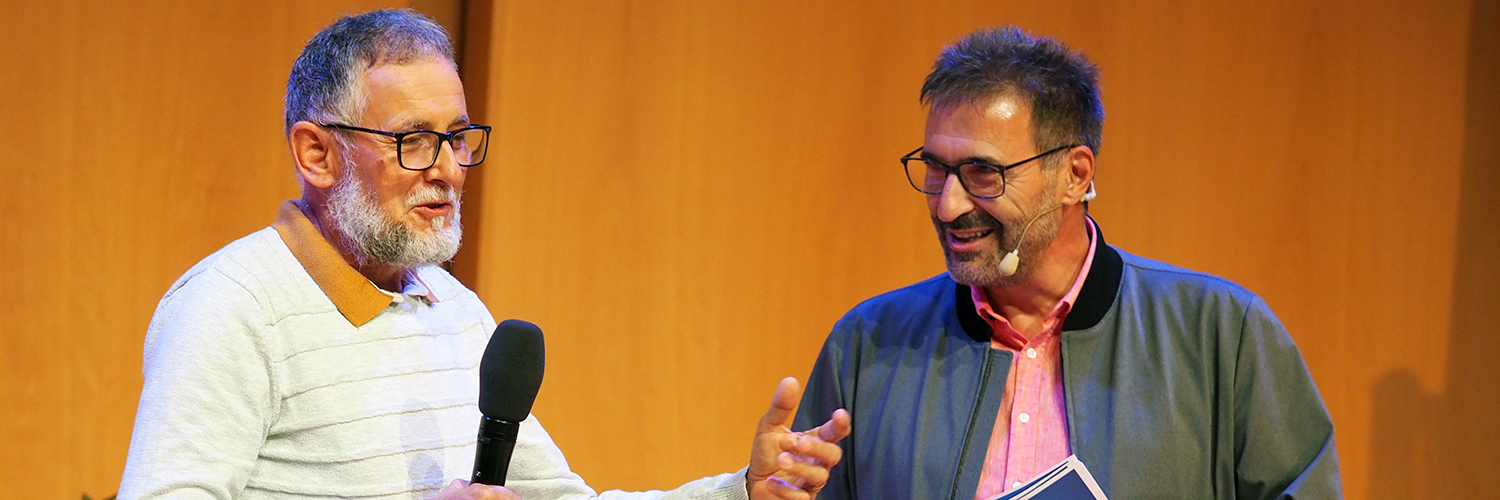 TSC-Jubilarenfeier 2025: Martin Baumann und René Winkler Martin Baumann (links) berichtet im Gespräch mit René Winkler von seinem missionarischen Dienst in Brasilien.