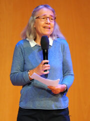 TSC-Jubilarenfeier 2025: Elisabeth Oertli, Absolventin 1985 der Bibelschule für Frauen Elisabeth Oertli berichtet von ihrem Dienst in einem Brennpunktviertel in Nizza.