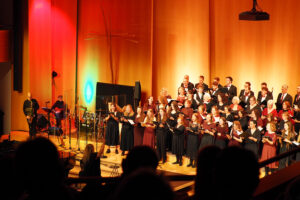 Adventskonzert 2025 mit dem TSC-Chor Rund 750 Zuschauerinnen und Zuschauer kamen zum Adventskonzert 2025 des TSC-Chors auf dem Chrischona Berg.