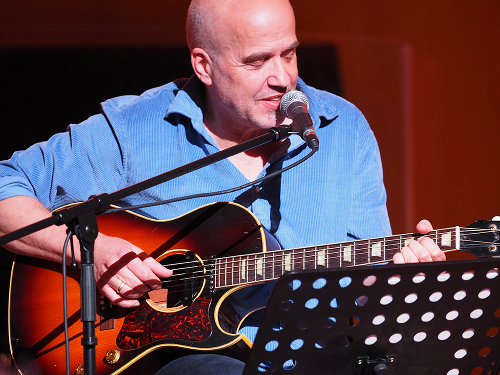 10 Jahre Theologie + Musik: Lothar Kosse gratuliert musikalisch